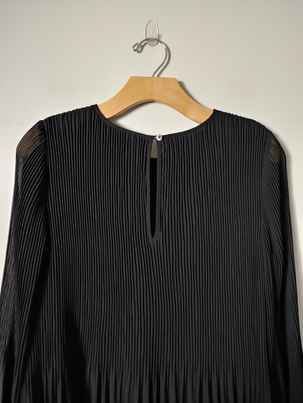 Aritzia Wilfred Daydreamer Mini Dress Size Medium Black Pleats - Picture 13 of 16